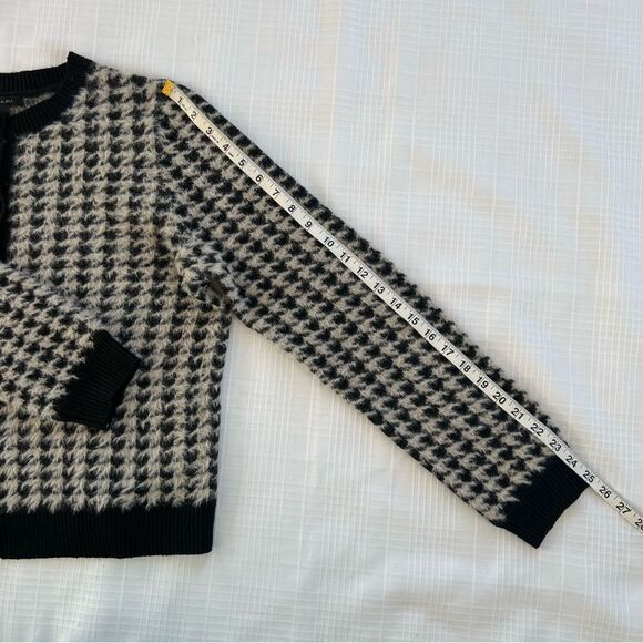 Tahari Women's Black White Soft Fuzzy Eyelash Houndstooth Cardigan Sweater Large - Picture 9 of 11